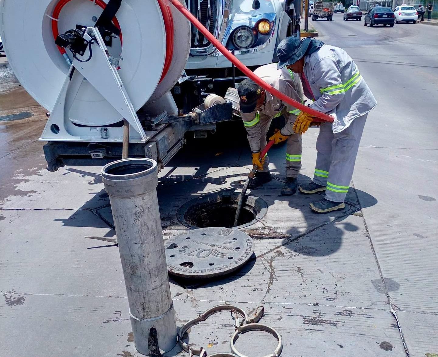 Ante este panorama, María del Carmen Corchado, presidenta del Colegio de Economistas de Aguascalientes, consideró que, más que reforzar las jornadas de bacheo, el Municipio debería destinar una mayor inversión a la construcción de colectores pluviales y obras de drenaje.