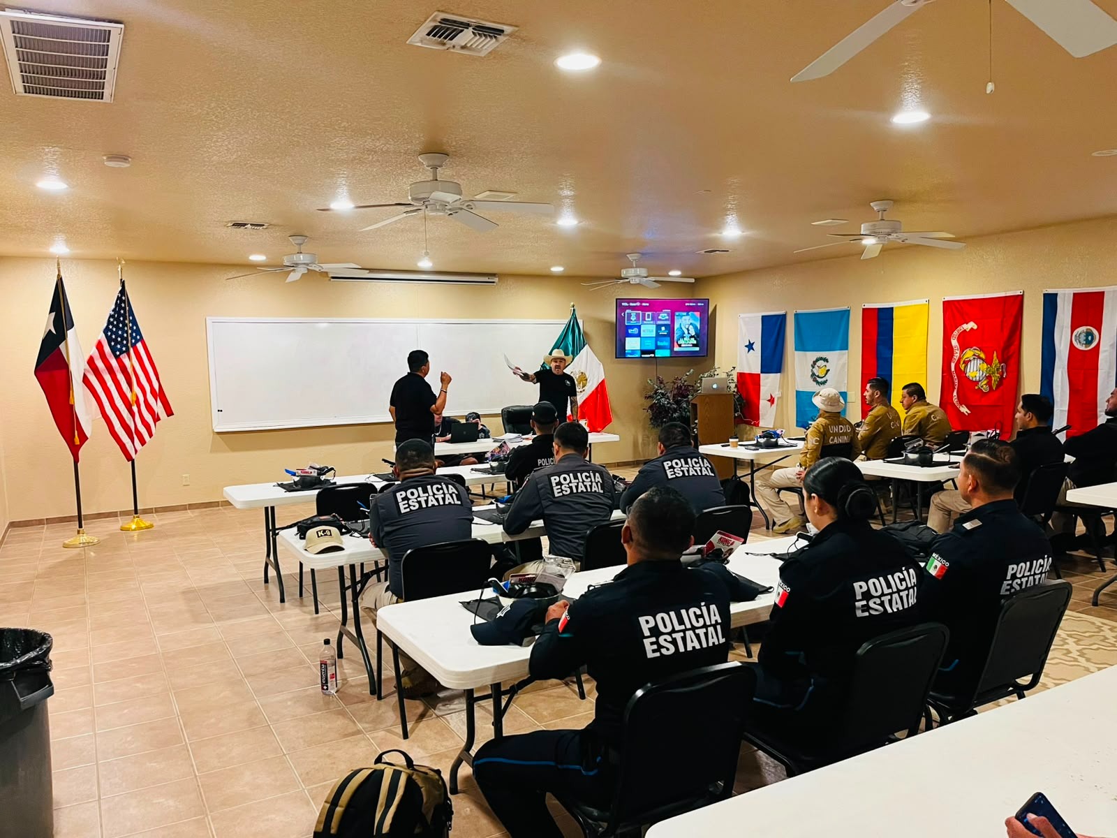 Uniformados del K9 se capacitan en Texas, Estados Unidos