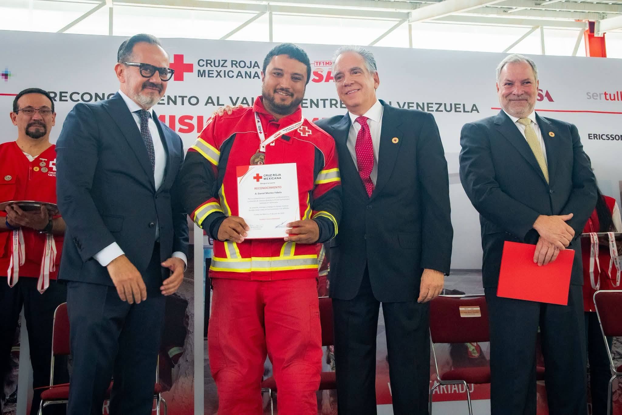Reconocen a rescatista aguascalentense por misión humanitaria en Venezuela