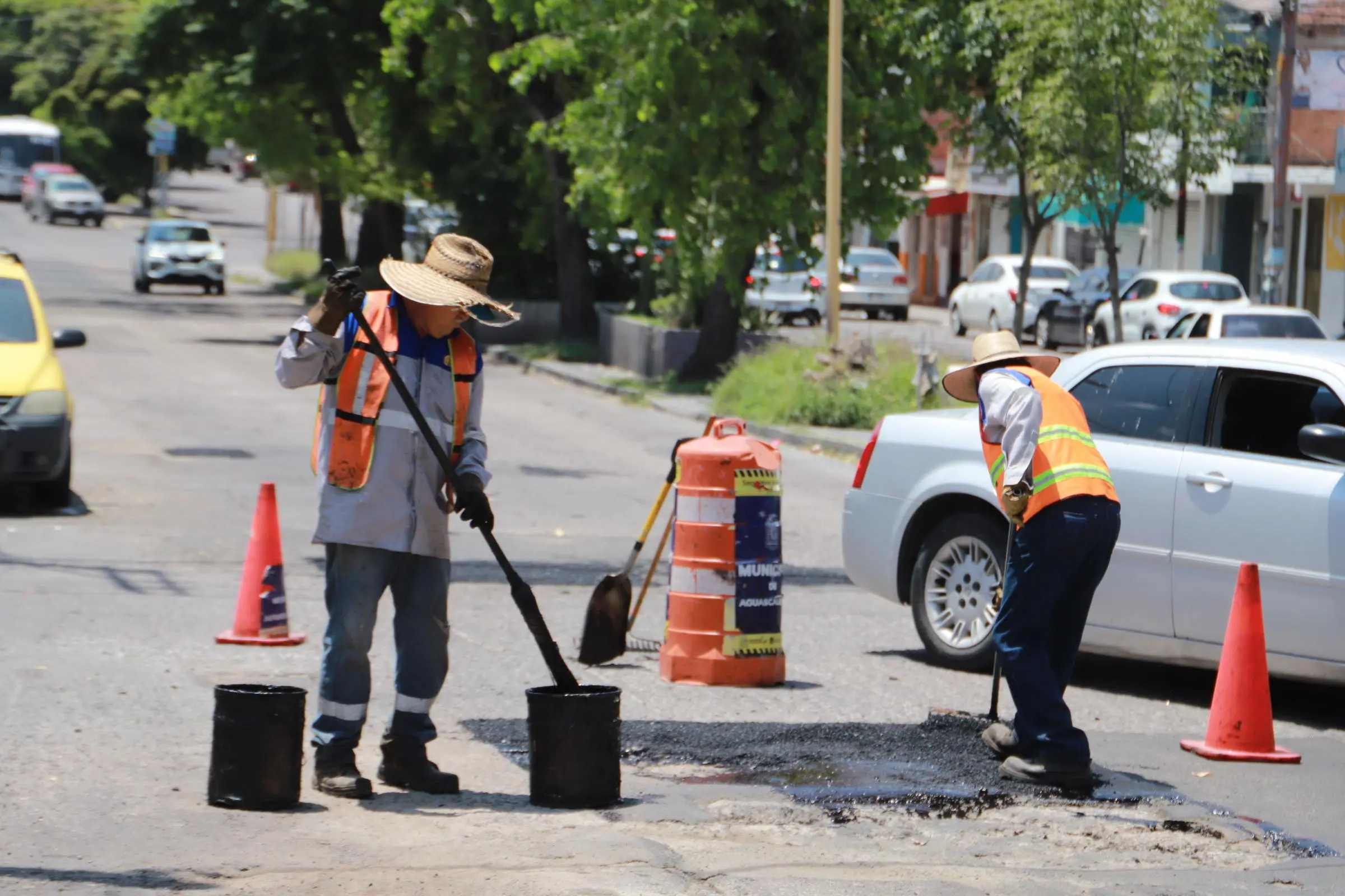 Intensifican jornadas de bacheo en calles y avenidas