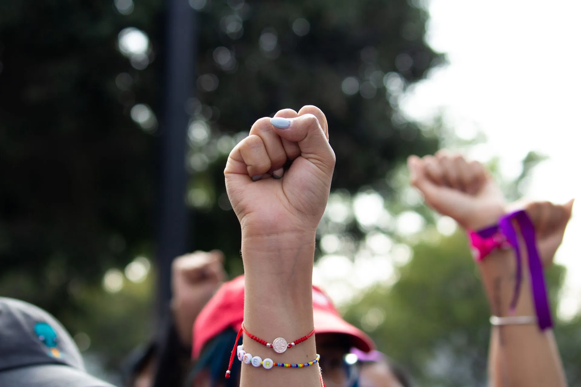 Morena impugna criterios del IEE para postular mujeres en municipios competitivos