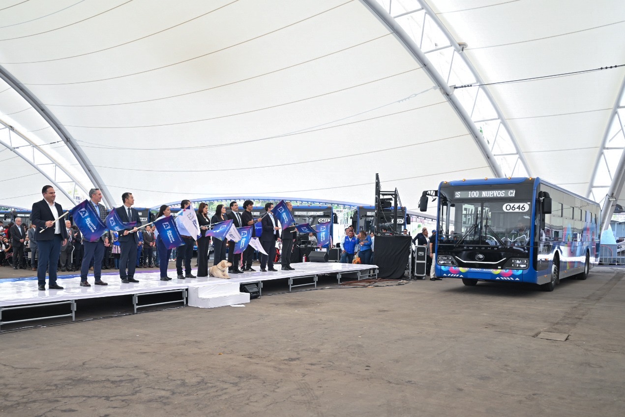 Tere Jiménez entrega 100 nuevos camiones para fortalecer el transporte público de Aguascalientes