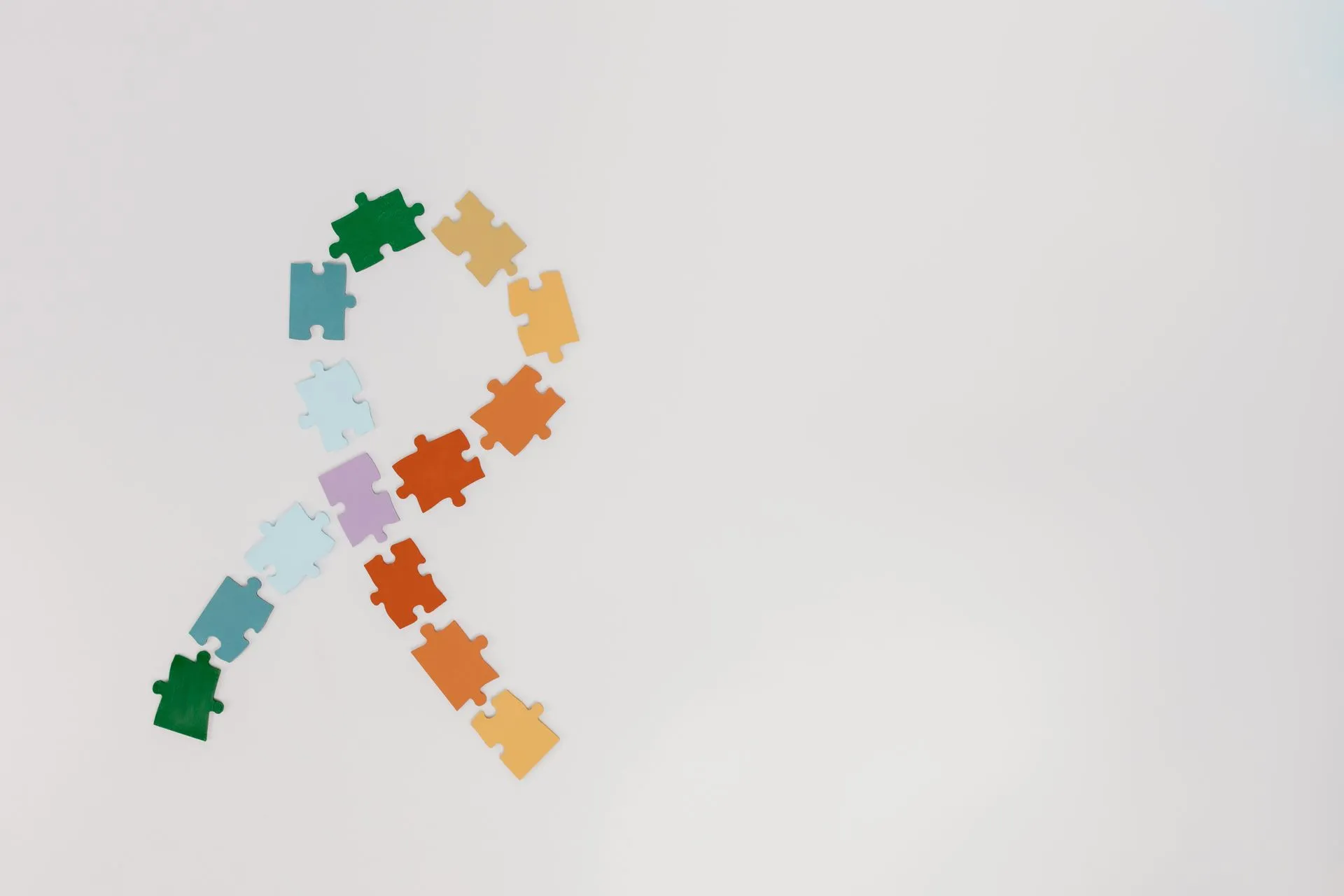 Gobierno del Estado creará asociación para atender a personas autistas