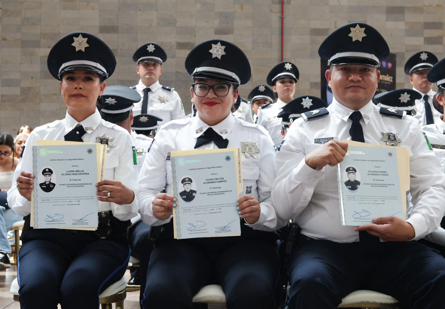 Se gradúan 76 policías municipales y estatales