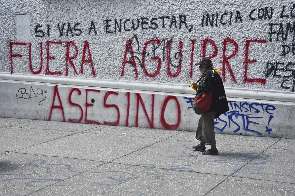 Detienen a exgobernador de Guerrero por presunto encubrimiento en caso Ayotzinapa