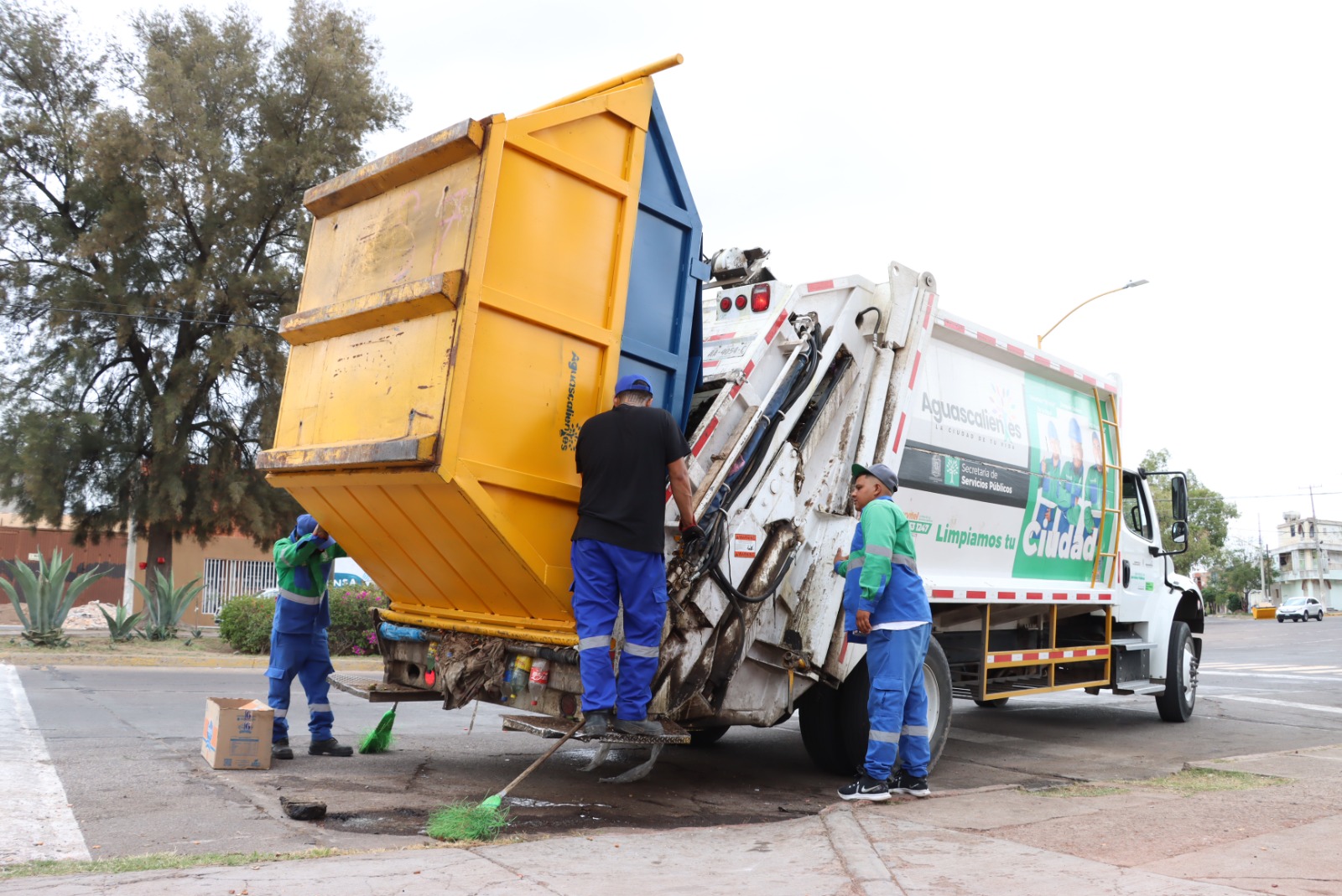 Quincenario genera hasta 25 toneladas adicionales de basura al día en el Centro de Aguascalientes