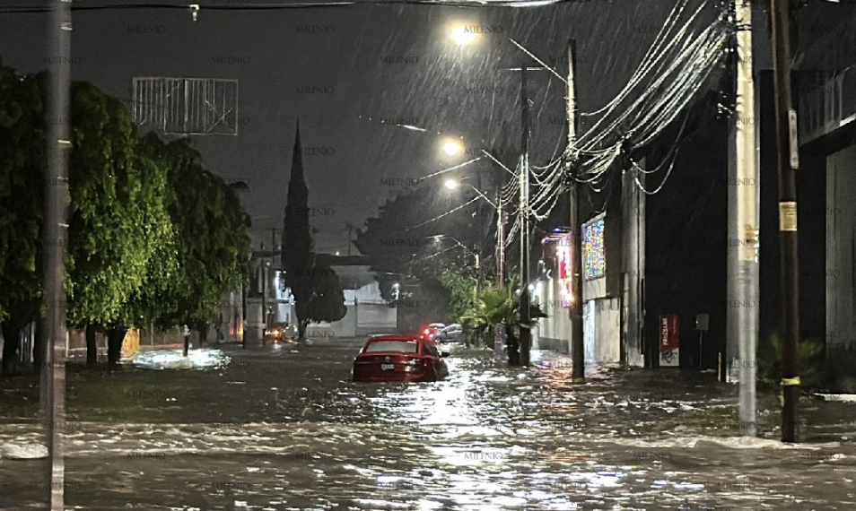 Lluvias dejan cinco incidentes en registros eléctricos de León; Protección Civil pide revisión integral