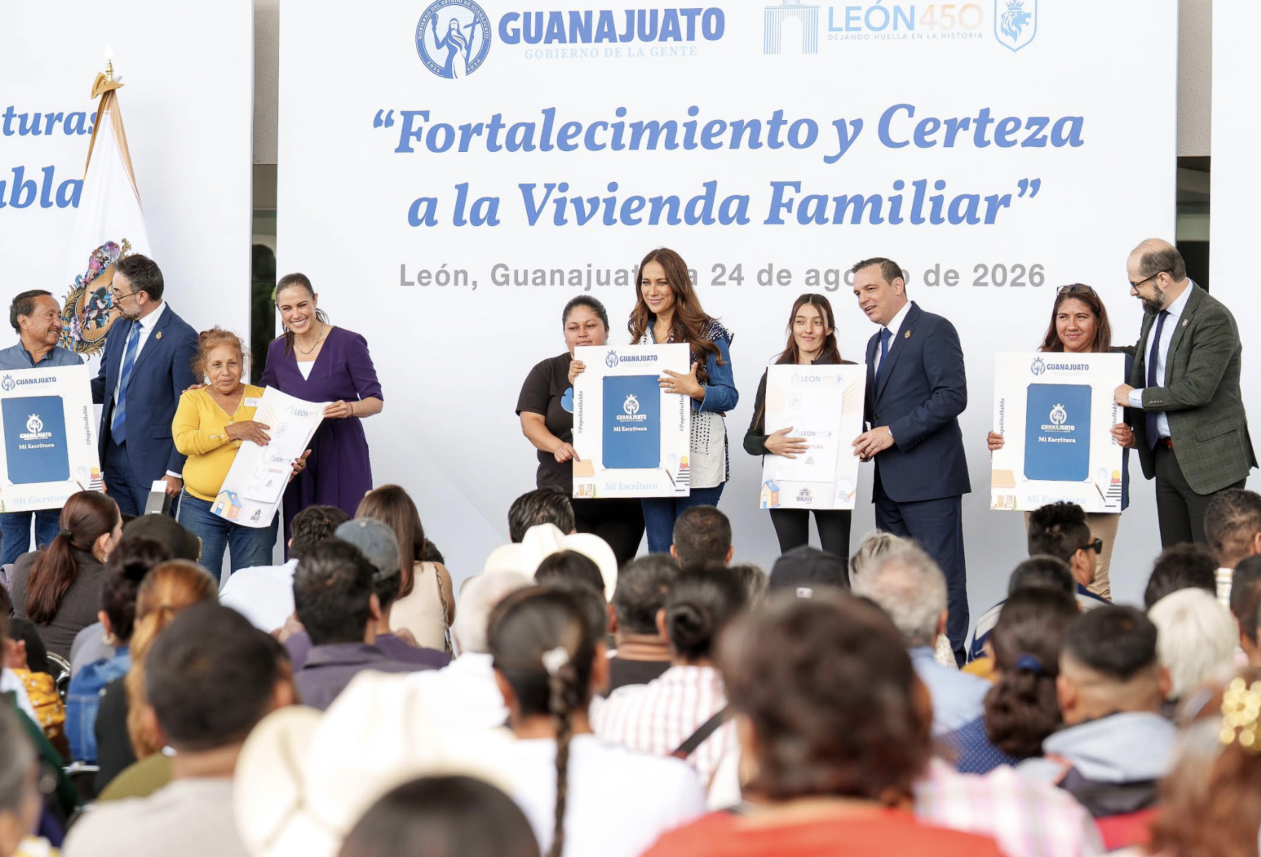 Programa “Papelito Habla” da certeza a 300 familias de León tras años de espera