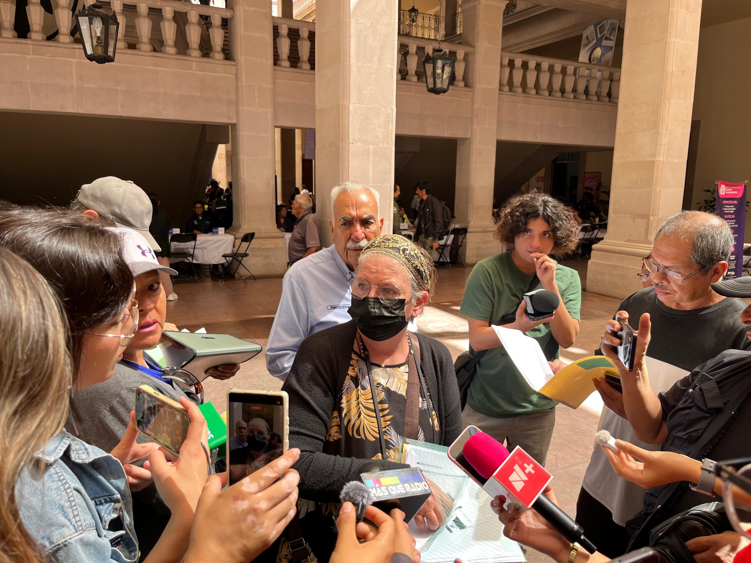 Adultos mayores denuncian presunto fraude: pagaron por aumentar su pensión del IMSS y los dejaron de responder