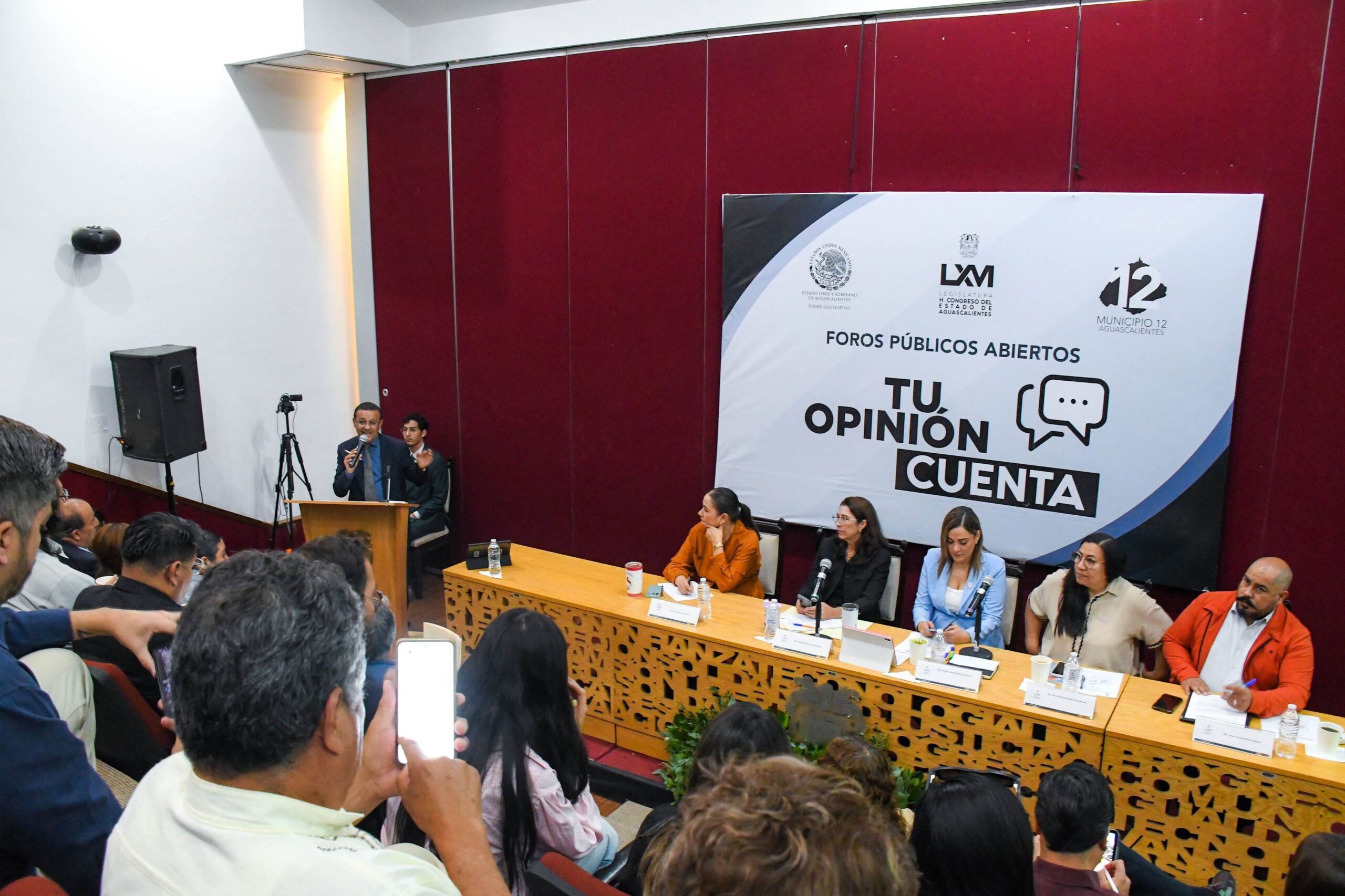 Concluyen foros por el municipio 12; Congreso aún no define postura 