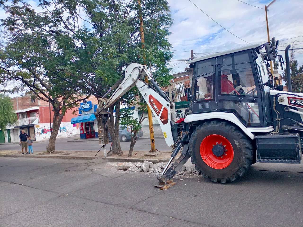 Rehabilitan red de drenaje en la colonia Insurgentes tras colapso