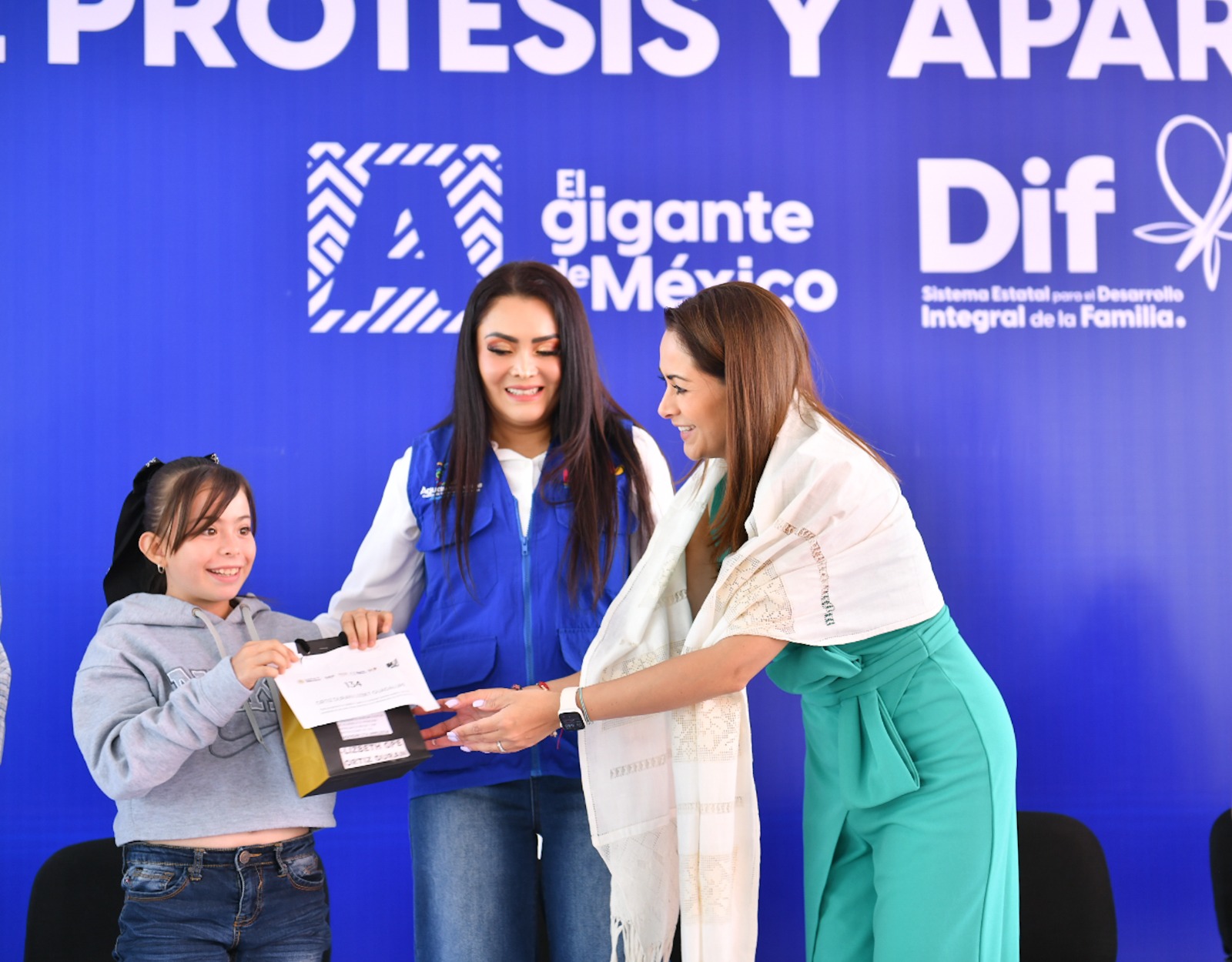 Tere Jiménez mejora la calidad de vida de más de 200 personas con aparatos auditivos y prótesis