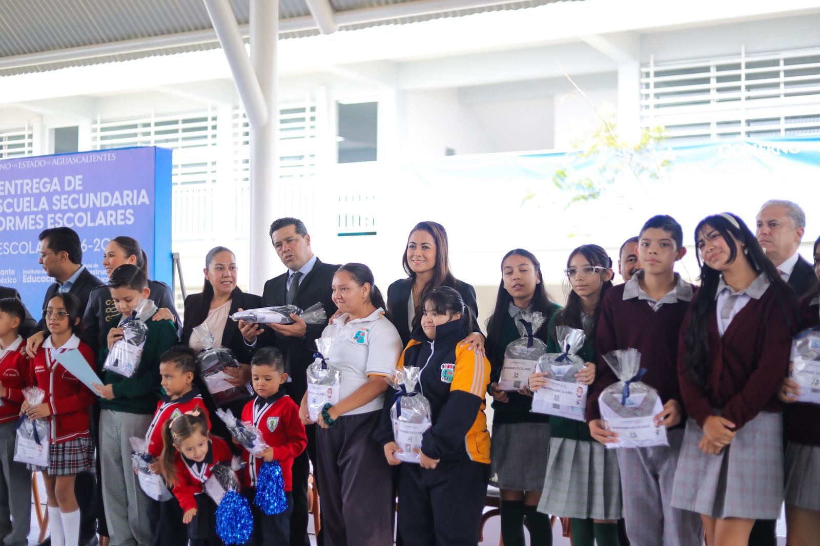 Con nueva infraestructura educativa y entrega de uniformes, Tere Jiménez da inicio al ciclo escolar 2026-2027