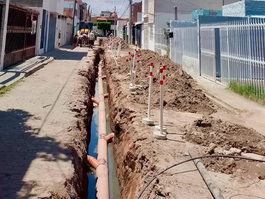Municipio promete concluir obras de agua a más tardar en diciembre; diario se reparan hasta 100 fugas