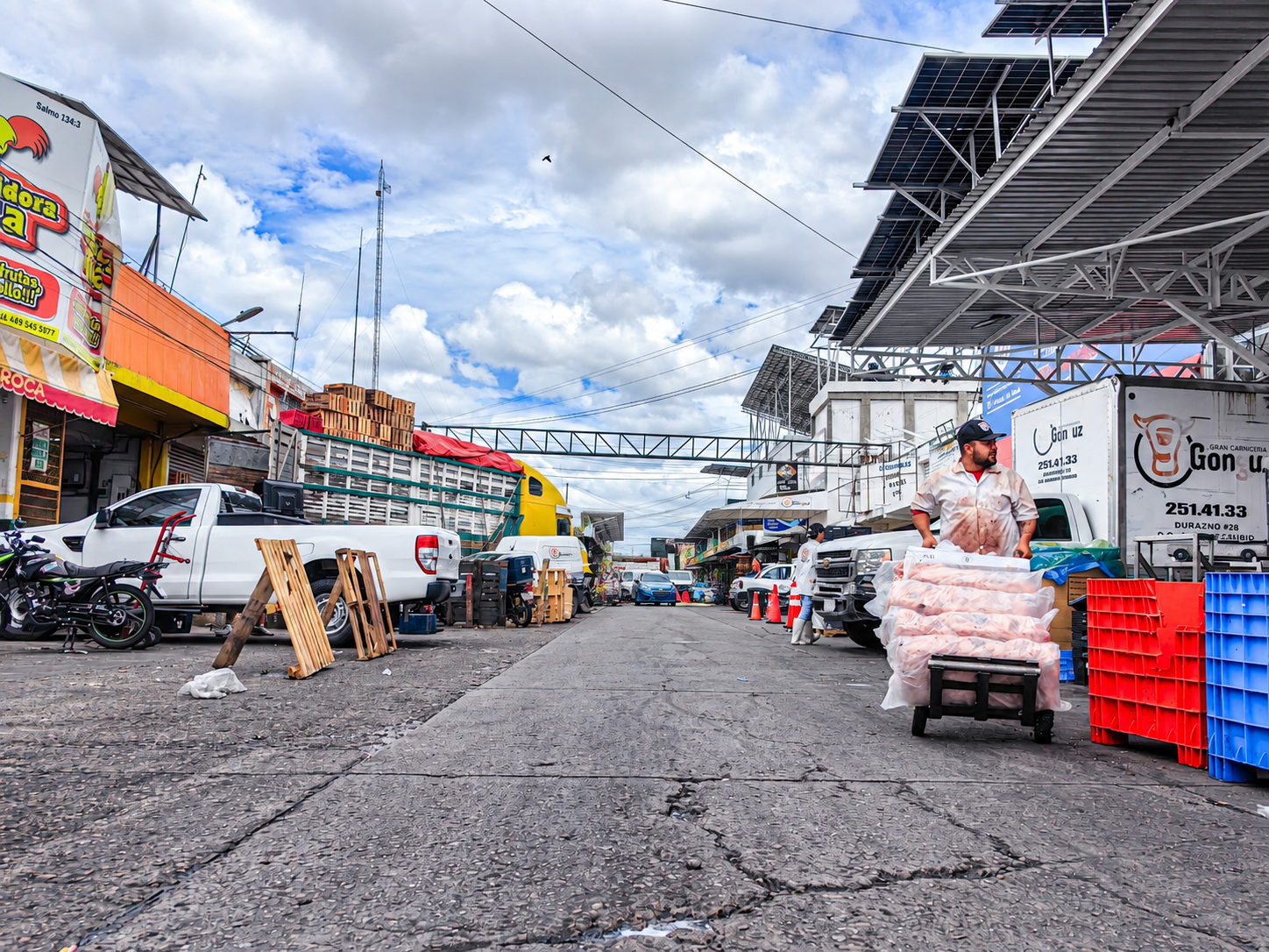 Estudian posible ampliación del Centro Comercial Agropecuario