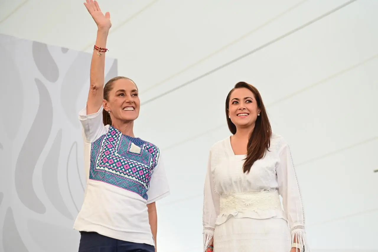 Acompaña Tere Jiménez a Claudia Sheinbaum en la presentación de su segundo informe en Aguascalientes
