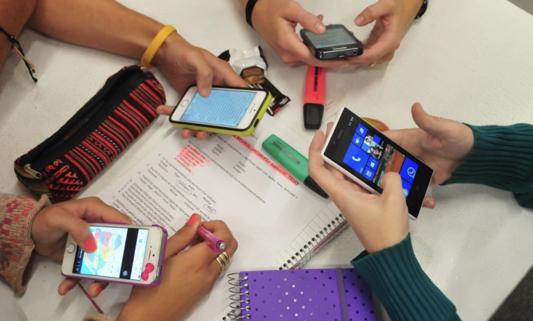 Guanajuato busca restringir el uso total de celulares en escuelas de educación básica