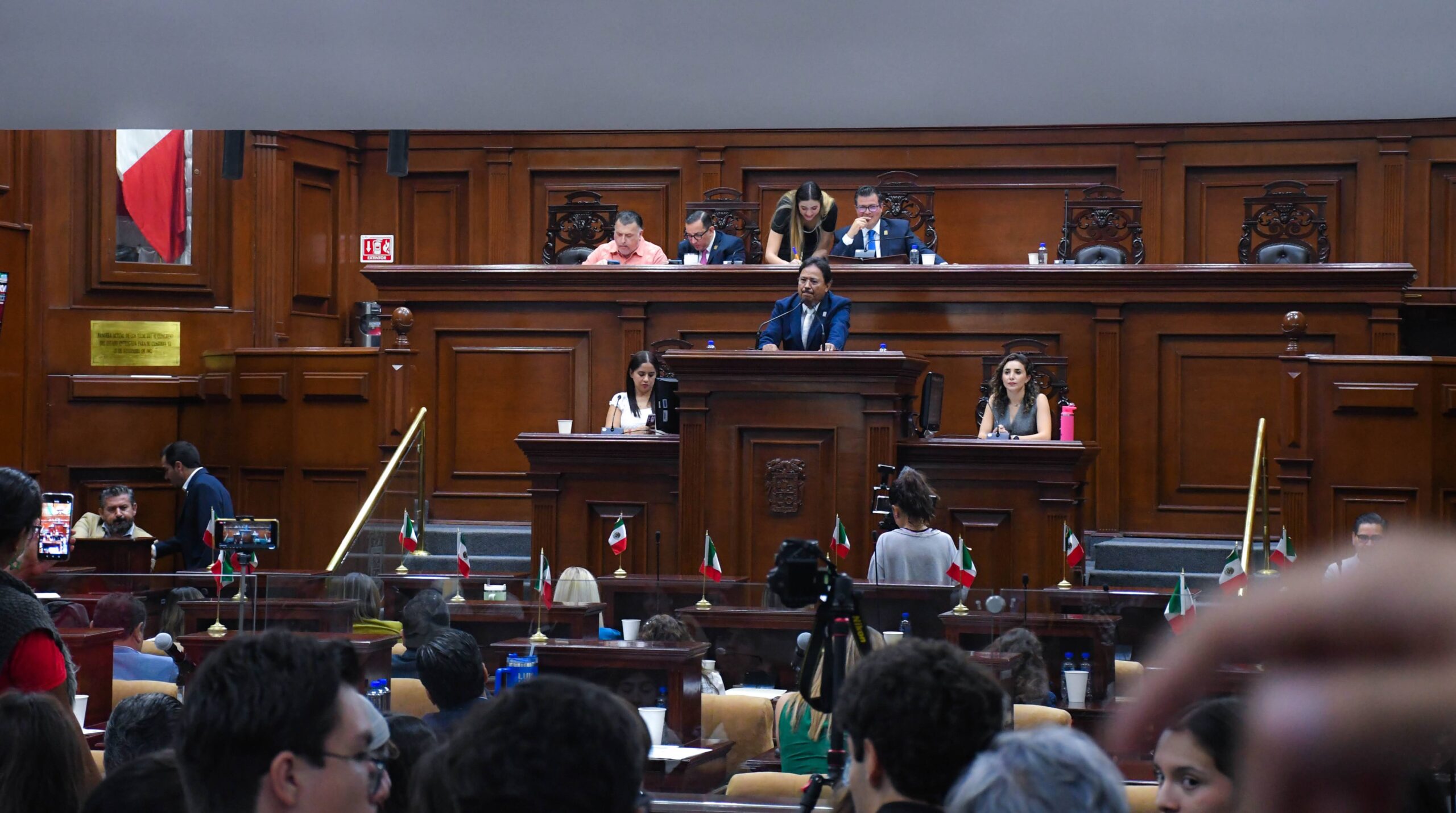 Morena pierde un diputado, pero niega ruptura tras su salida al Verde