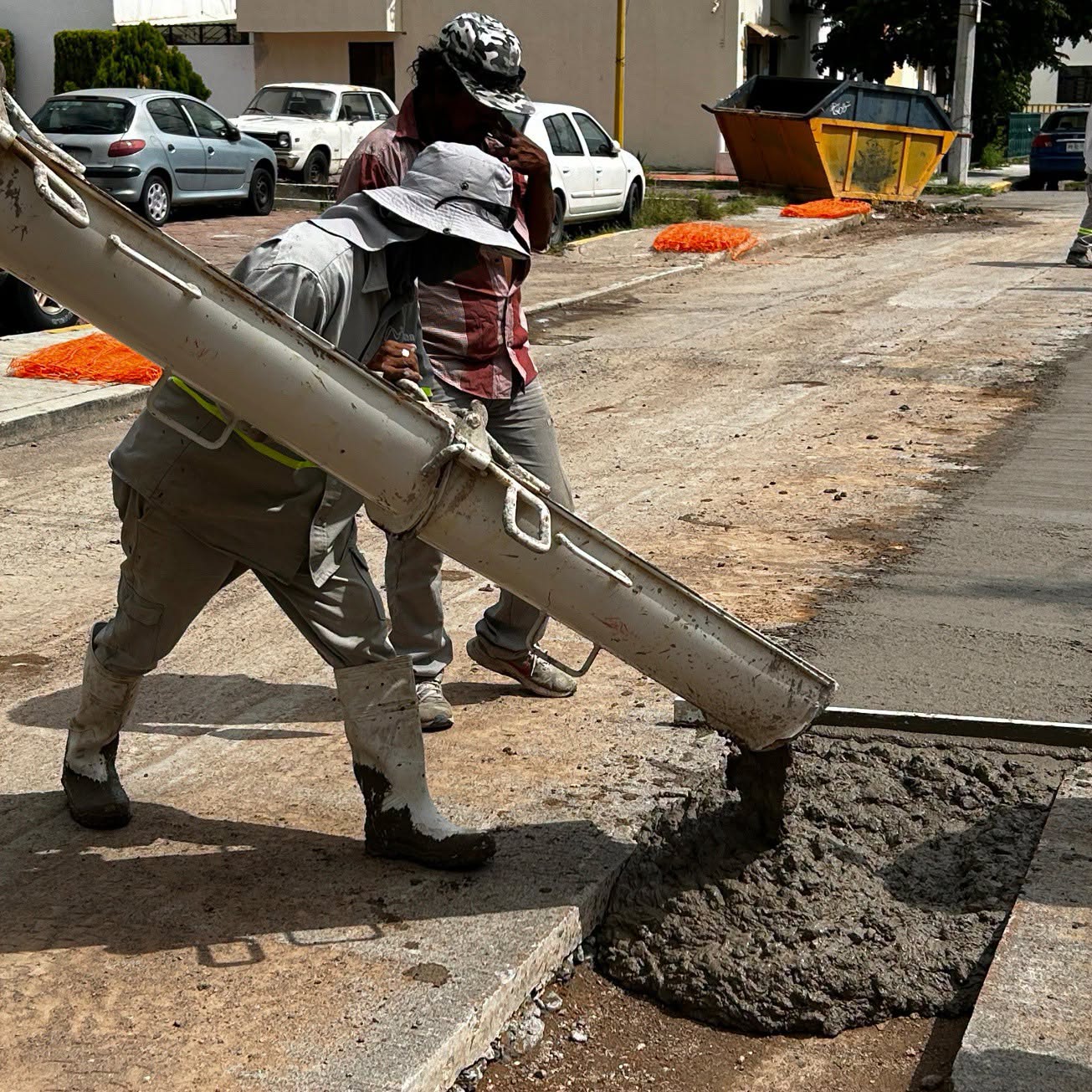 Continúan trabajos de bacheo tras rehabilitación del alcantarillado en Canteras de San José