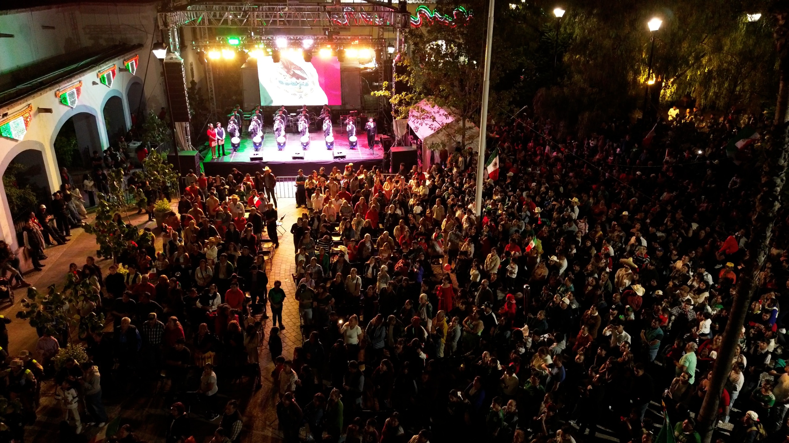 Cientos de familias celebran el Grito de Independencia en Jesús María