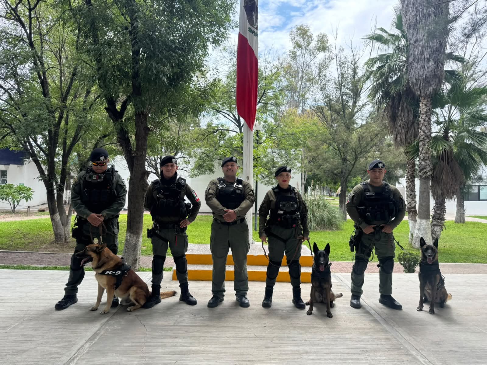 Capacitan a elementos del K-9 de Jesús María en técnicas de entrenamiento positivo