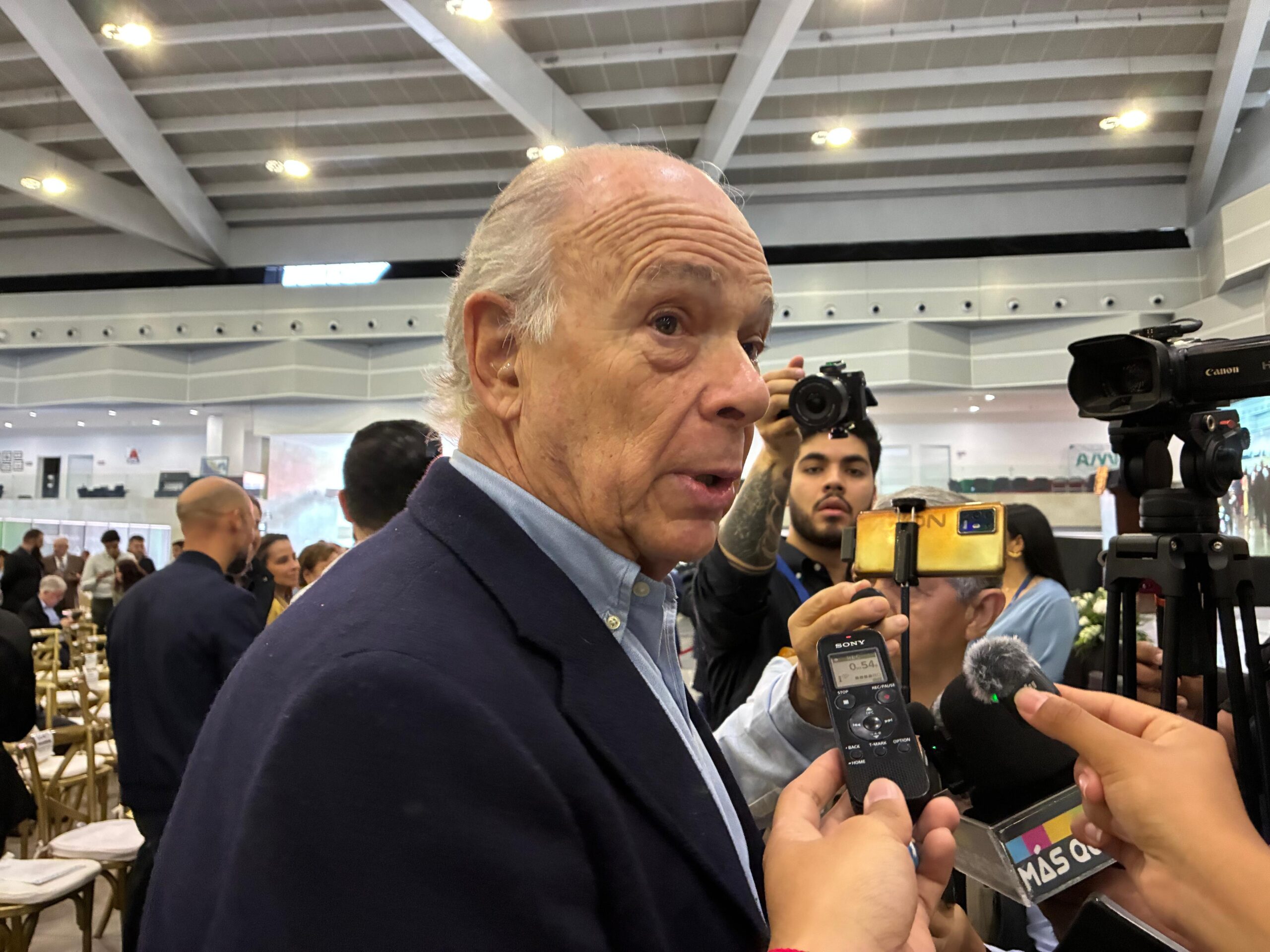 Krauze cuestiona condiciones para invertir en México