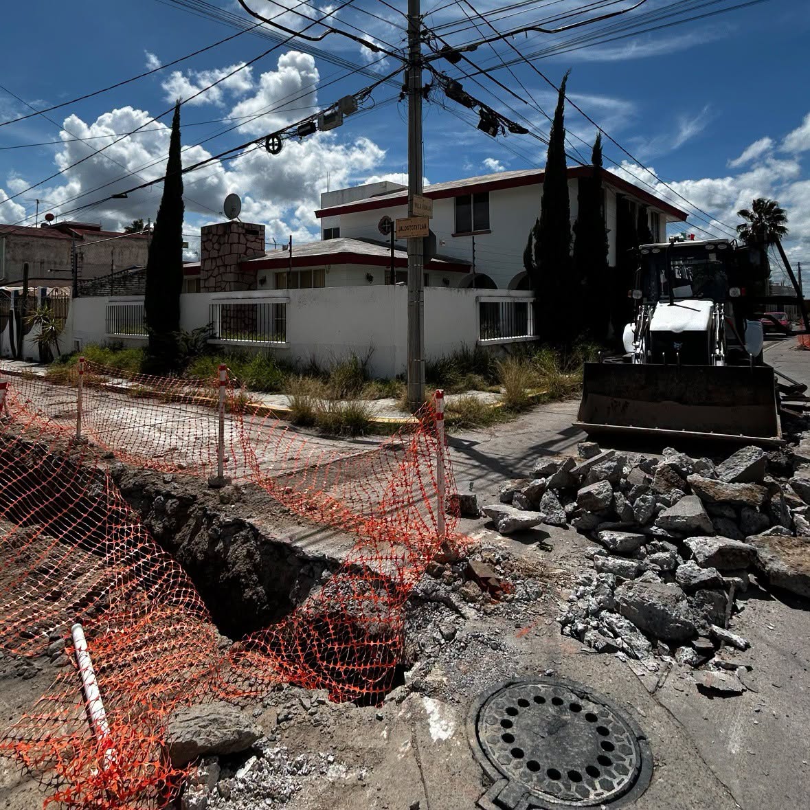 MIAA realiza trabajos para rehabilitar red de alcantarillado en Canteras de San José