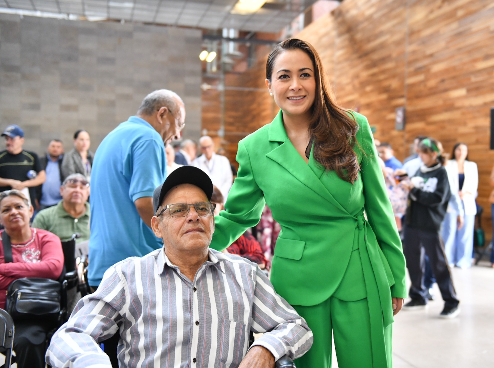 Tere Jiménez entrega apoyos de la Beneficencia Pública para mejorar la calidad de vida de más de mil personas