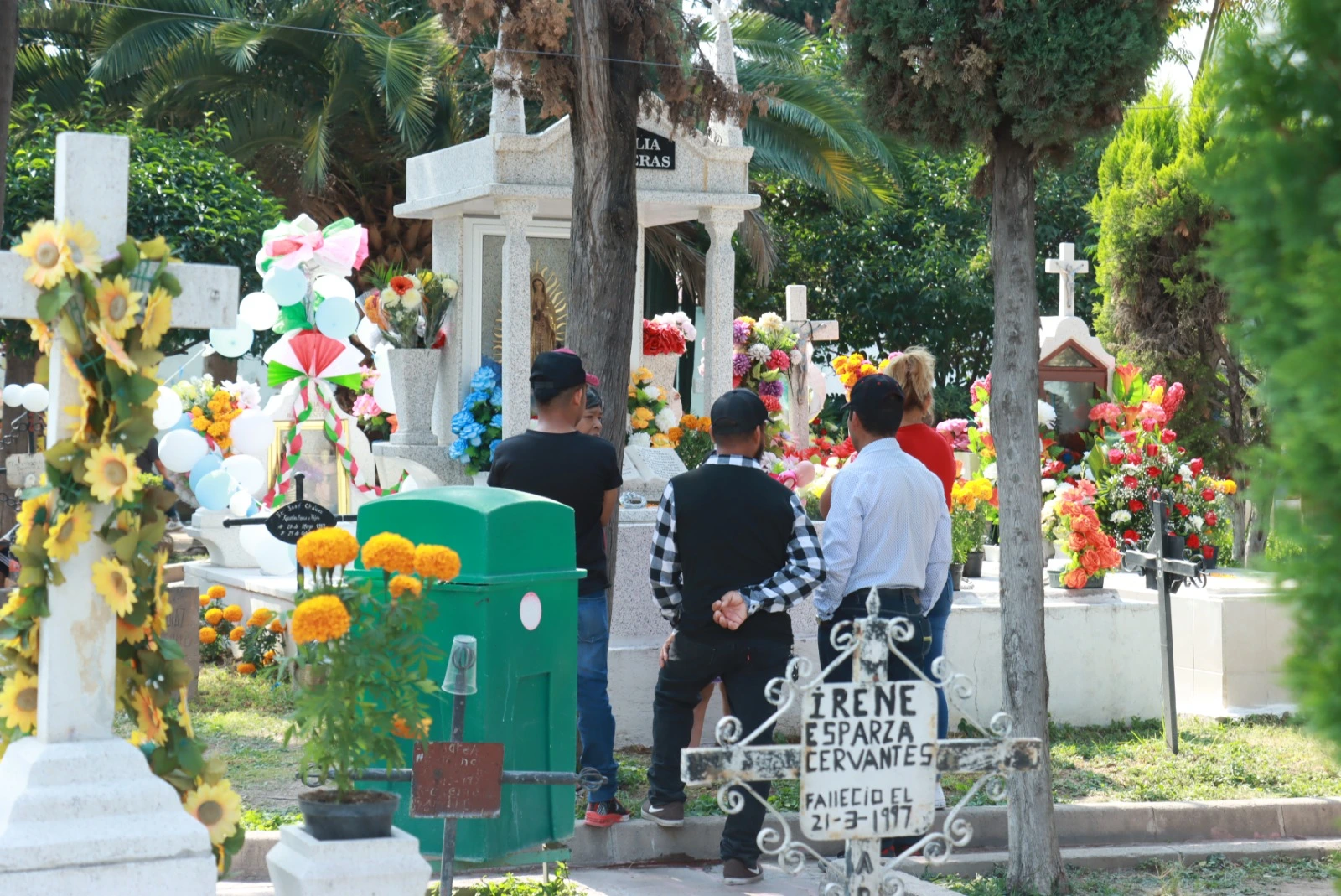 ¿Visitarás el panteón? ISSEA emite recomendaciones para prevenir el dengue