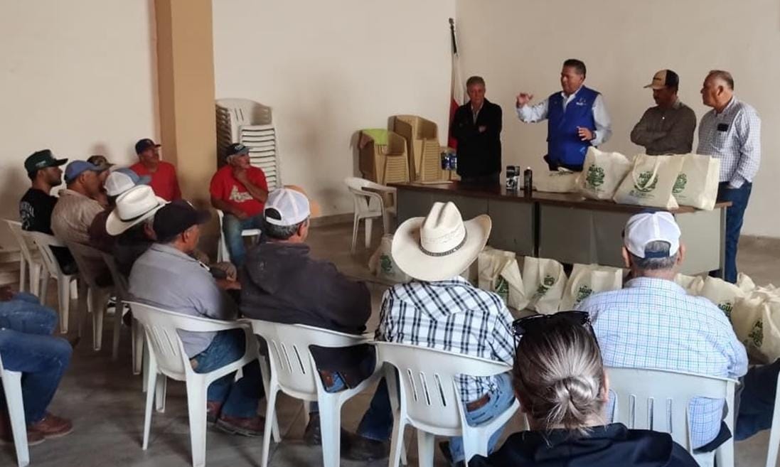 Capacitan a ganaderos de Jesús María para detectar el gusano barrenador