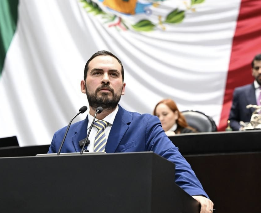 Alan Márquez critica endeudamiento federal y exige recursos para salud y apoyos al campo