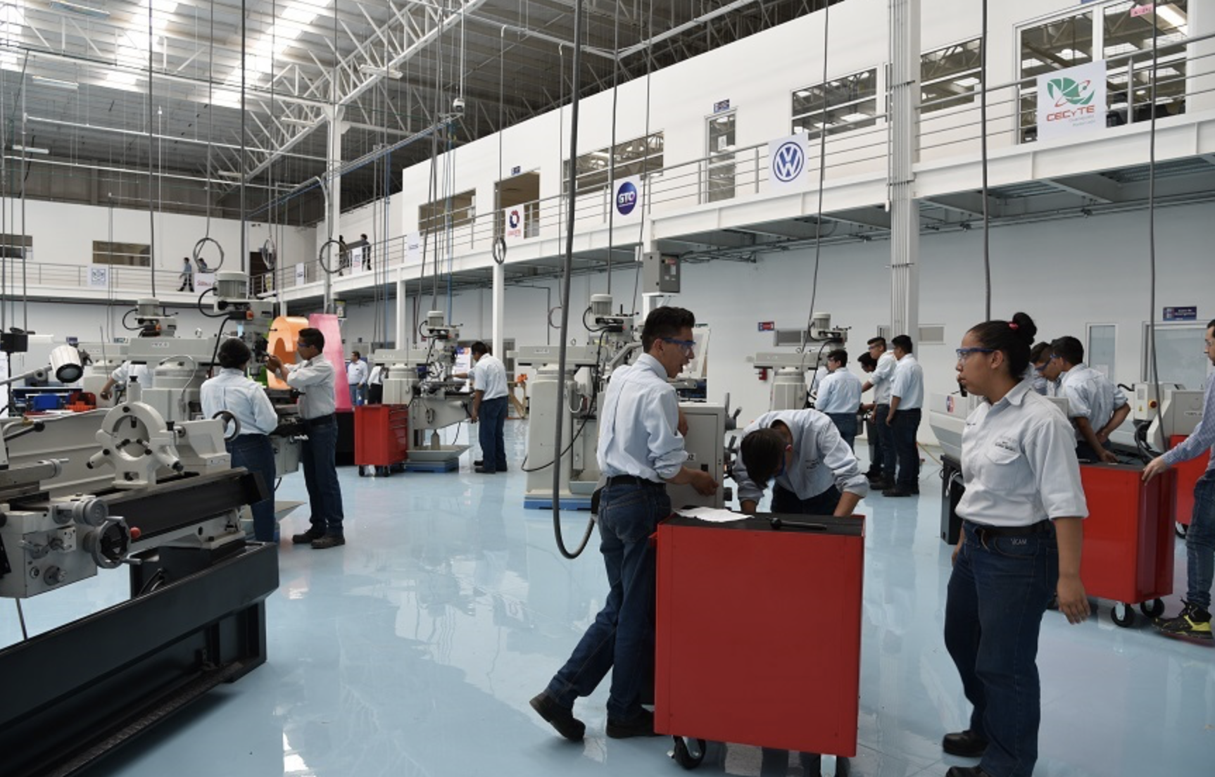 IECA capacitará en alta tecnología a 3 mil 600 personas al año en Guanajuato