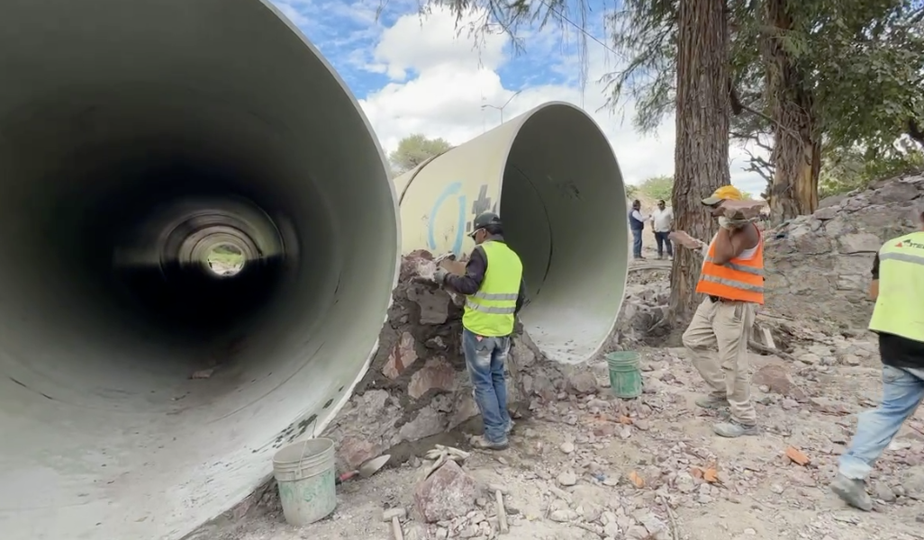 Rehabilitan colector pluvial en Blvd. Juan Pablo II para evitar encharcamientos frente a Reserva San Nicolás