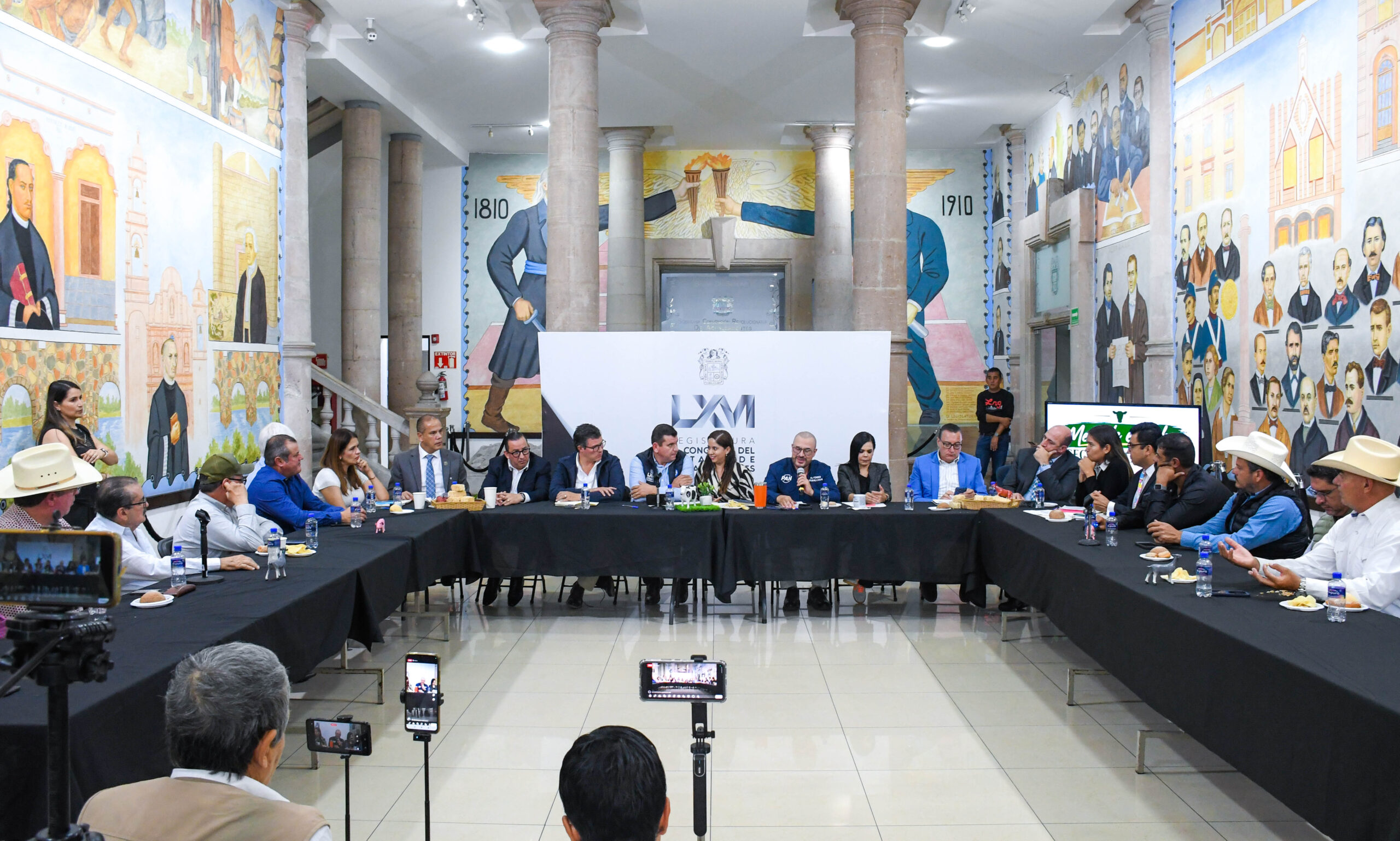 Congreso abre diálogo con ganaderos para revisar cambios a la legislación del campo