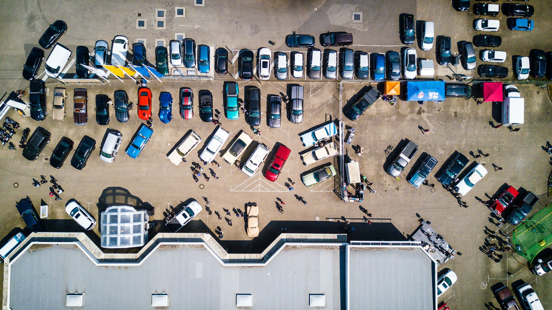 ¿Tránsito podrá multar dentro de estacionamientos? Hay nueva iniciativa 
