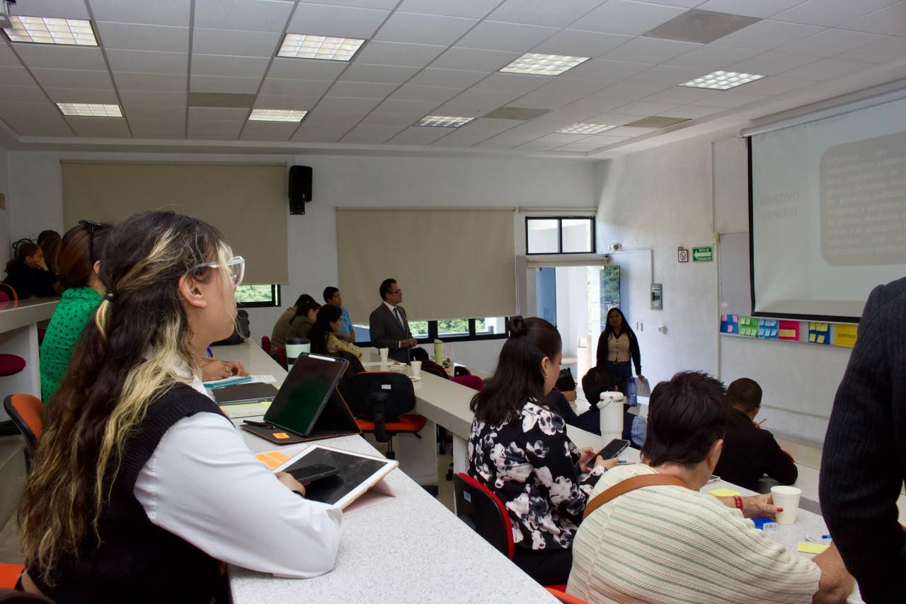 Capacitan a funcionarios para mejorar atención a mujeres indígenas y afromexicanas