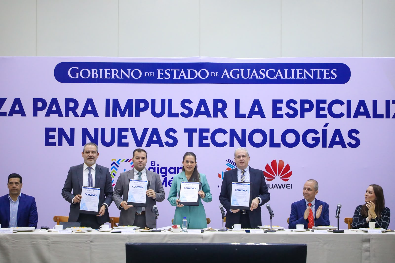 Estudiantes de Aguascalientes podrán certificarse en inteligencia artificial, datos y semiconductores