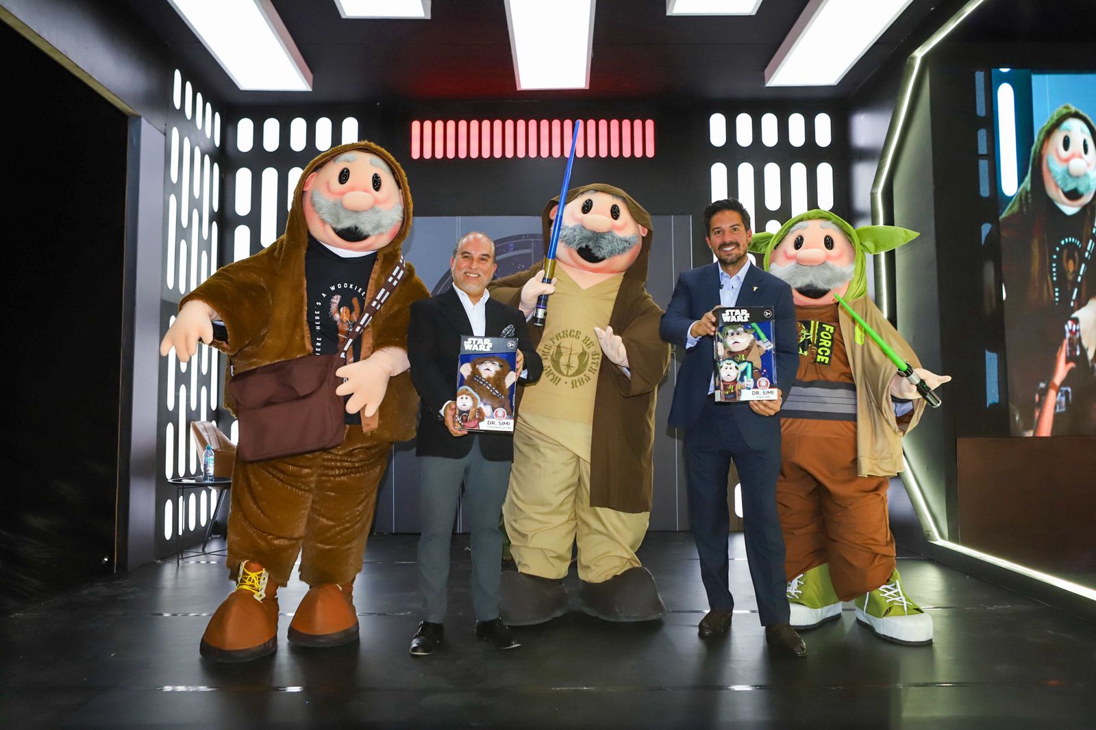 Regresa Dr. Simi a Star Wars con Yoda y Chewbacca
