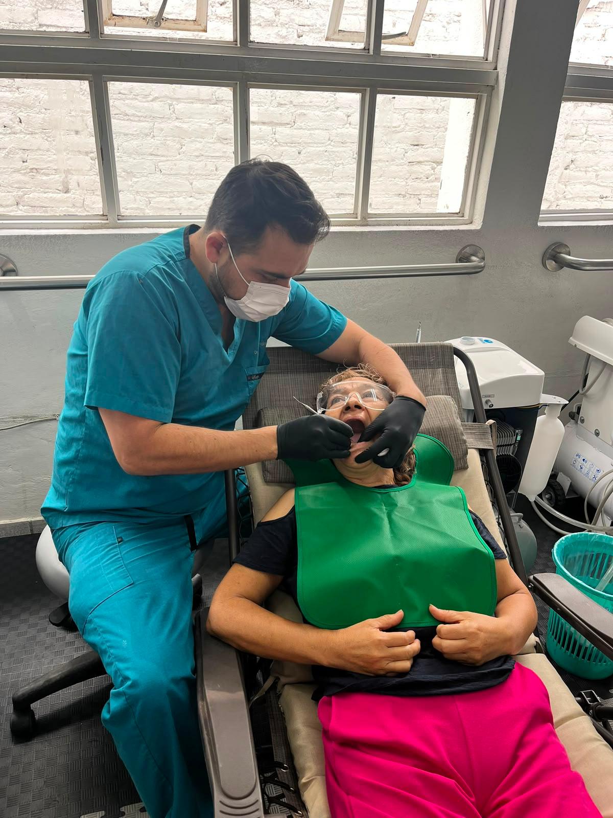 Recibe atención dental sin costo en Aguascalientes