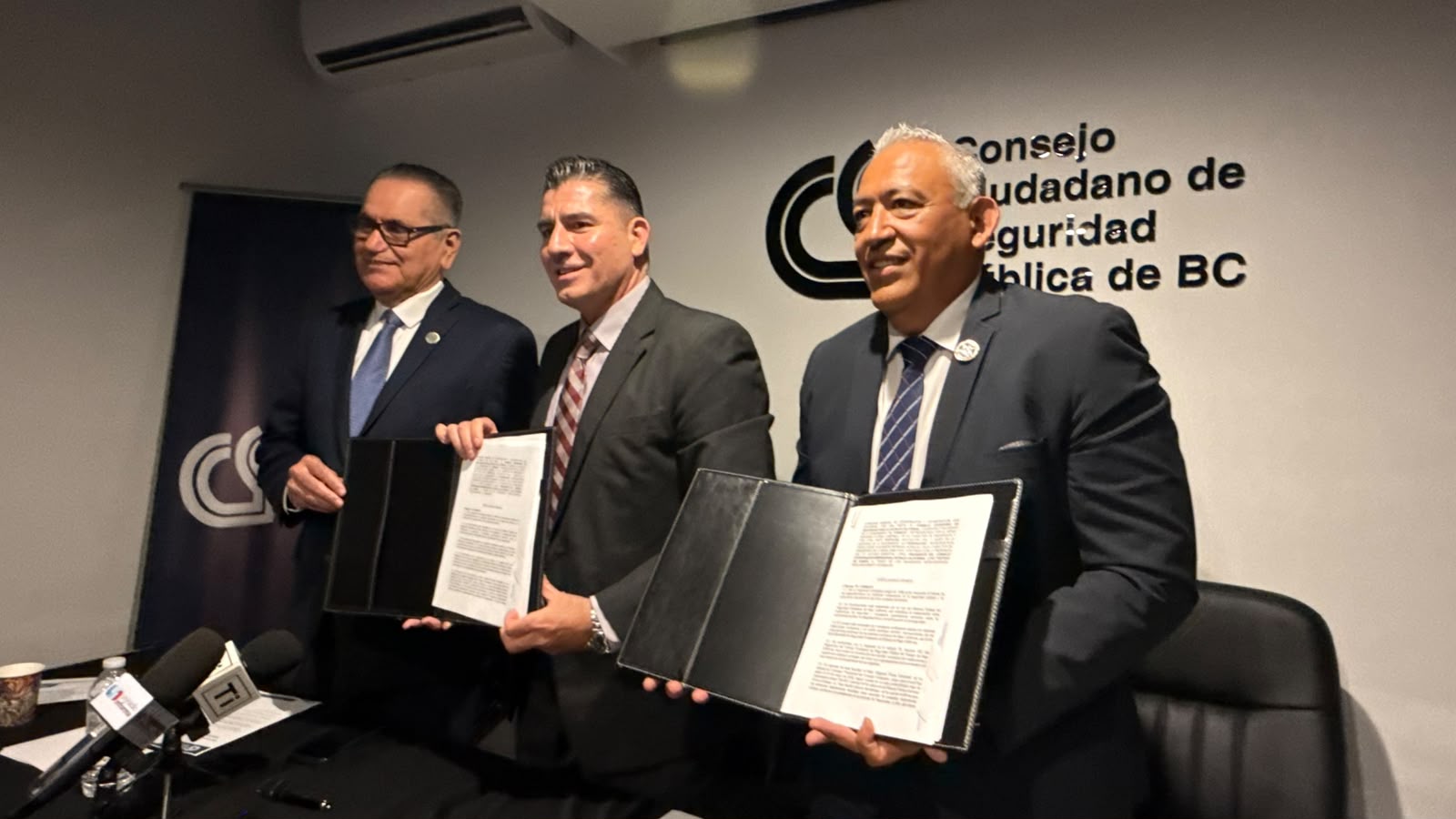FIRMAN CCSPBC Y FEDERACIÓN DE POLICÍAS CONVENIO PARA IMPULSAR LA DIGNIFICACIÓN POLICIAL EN BAJA CALIFORNIA