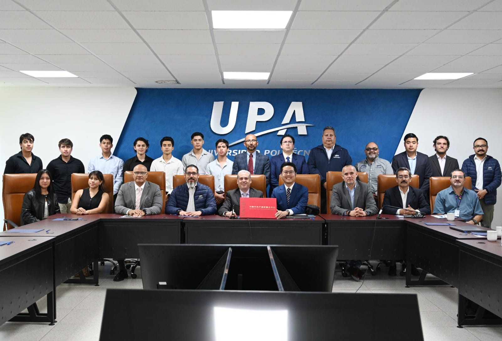 Estudiantes y docentes de la UPA viajarán a China para certificarse en vehículos híbridos y eléctricos