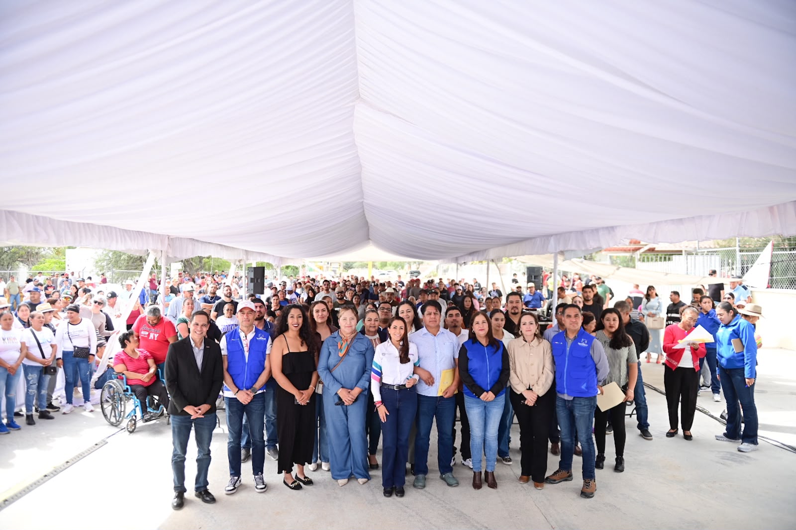 Tres comunidades de El Llano estrenan calles de concreto hidráulico, drenaje y banquetas accesibles
